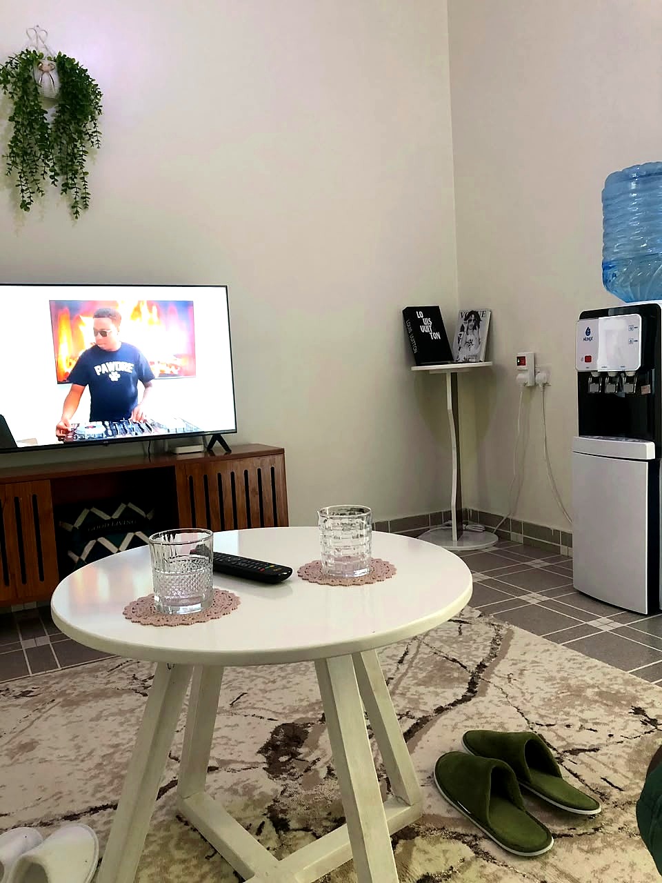 PJ's Cozzy Homes living room